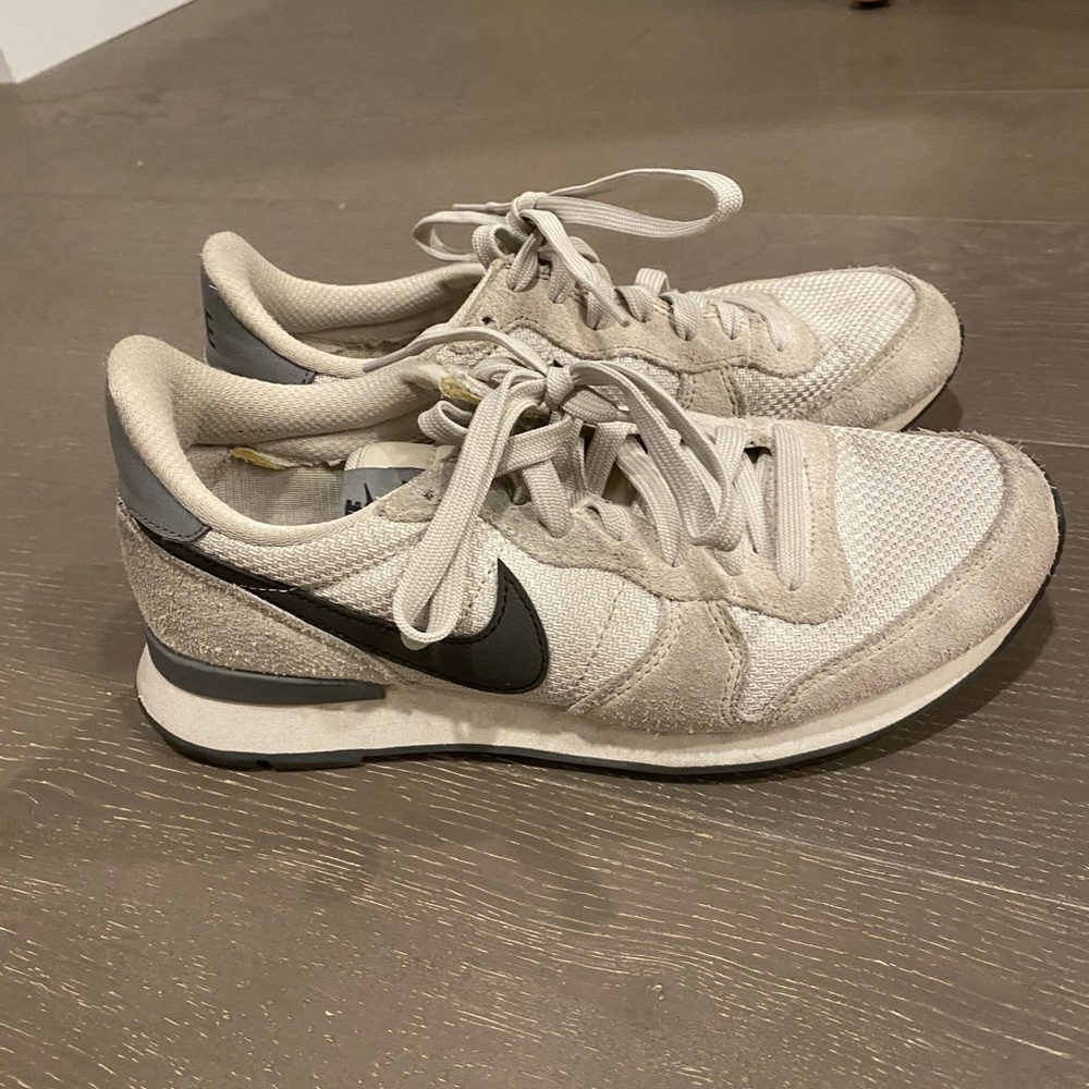 Nike Internationalist women’s sz 7.5